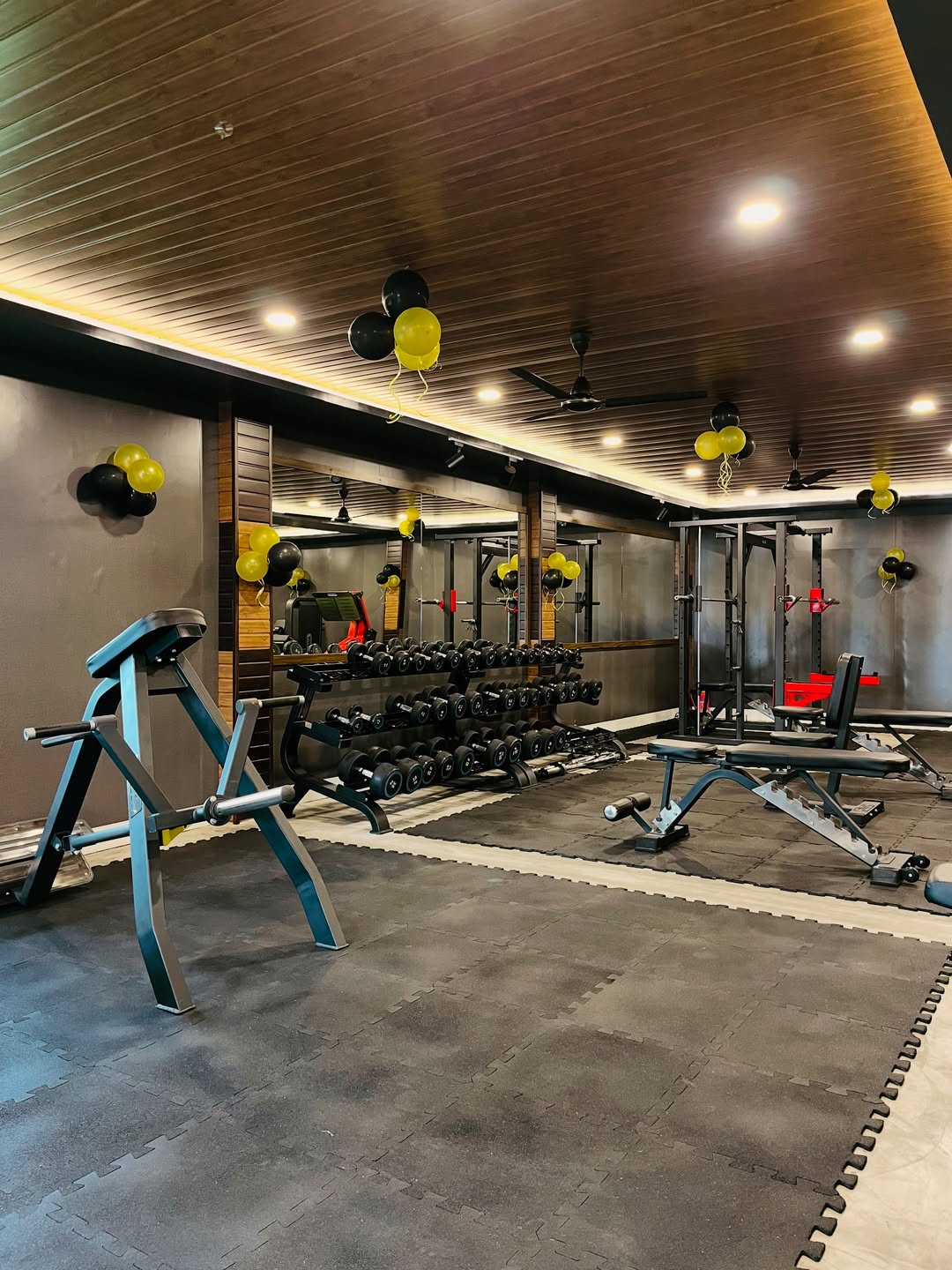 Sample gym interior view 02